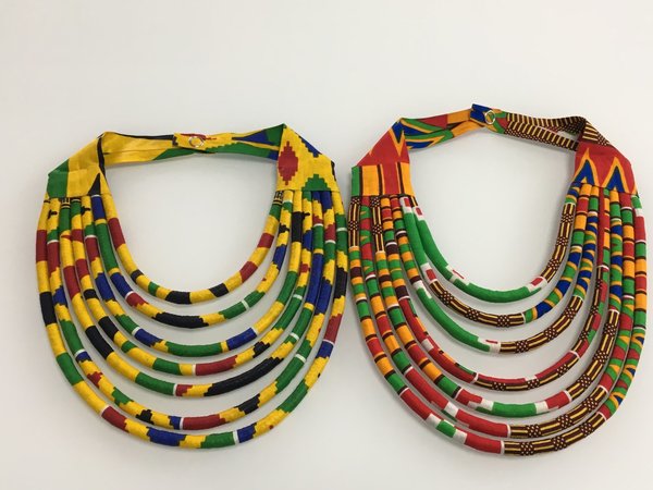 Halsketten aus afrikanischem Stoff
